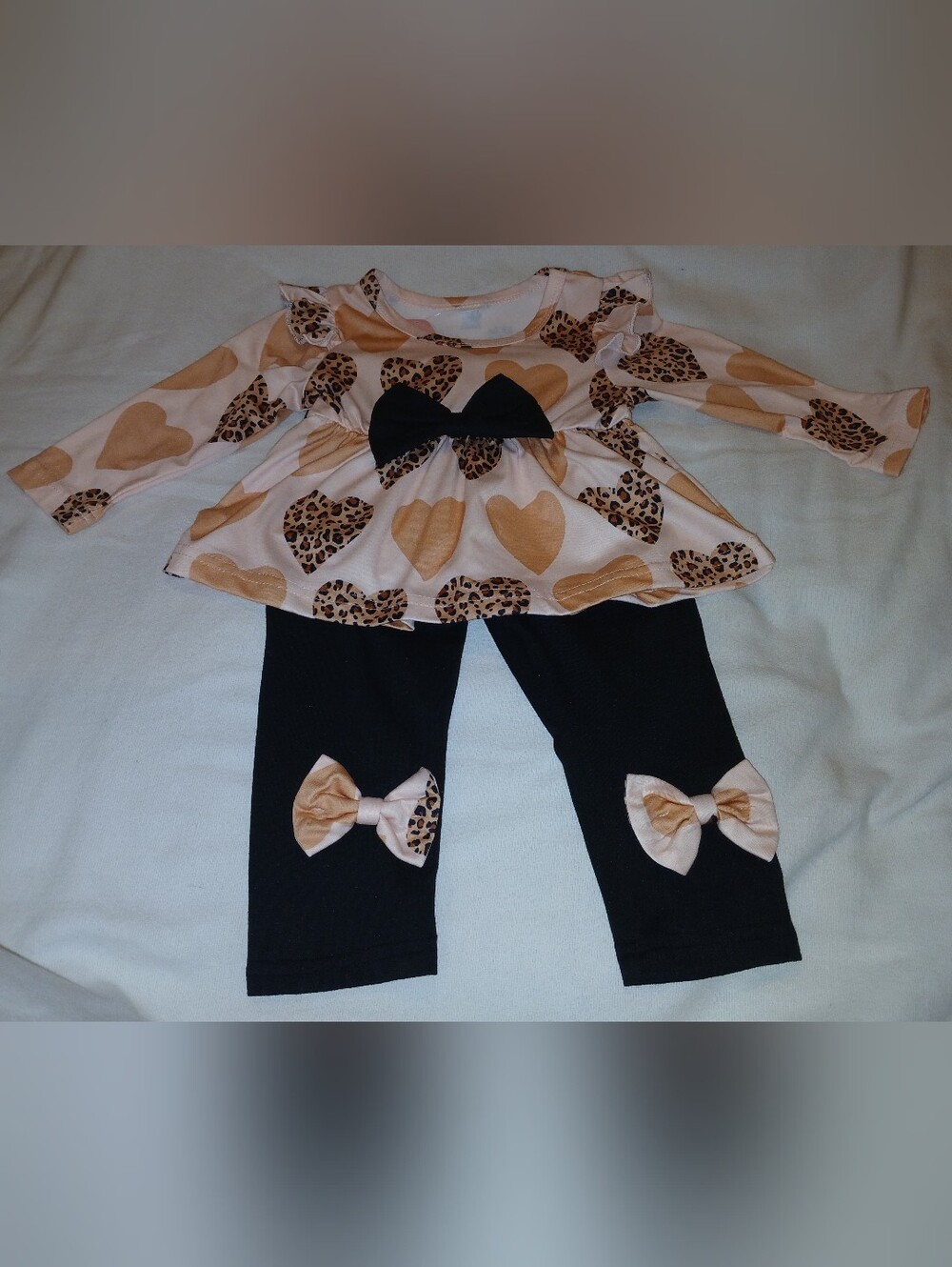 NWT Infant's Hearts & Leopard Bow Two-Piece Outfit, Cream and Black.